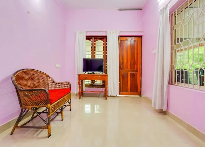 Luxe Lakeside Pool Villa Kovalam
