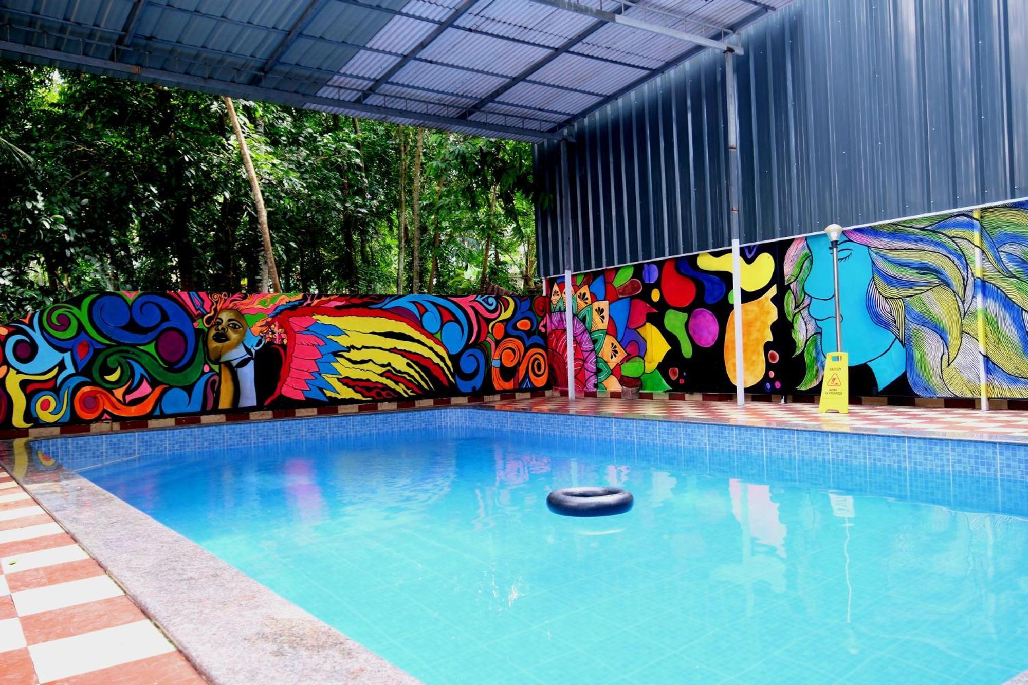 Luxe Lakeside Pool Kovalam Holiday home