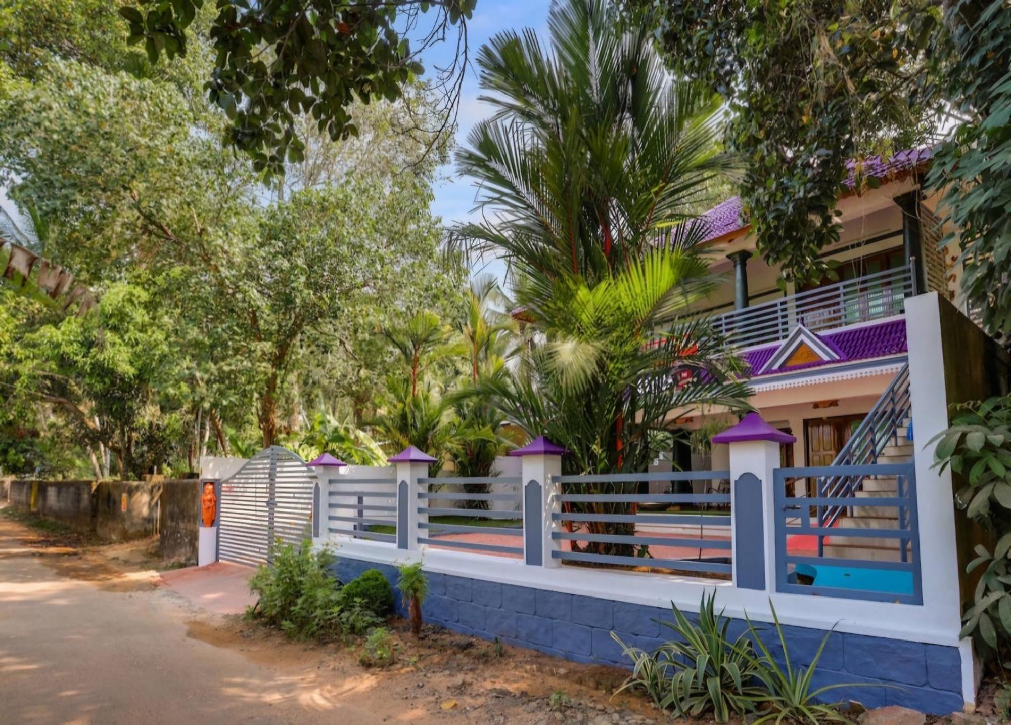 Holiday home Luxe Lakeside Pool Kovalam *