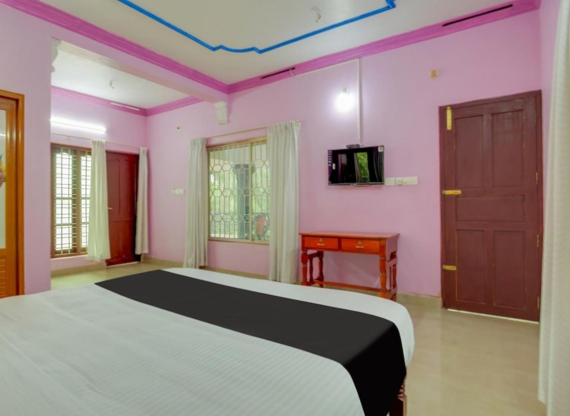 Luxe Lakeside Pool Kovalam * Vellayani